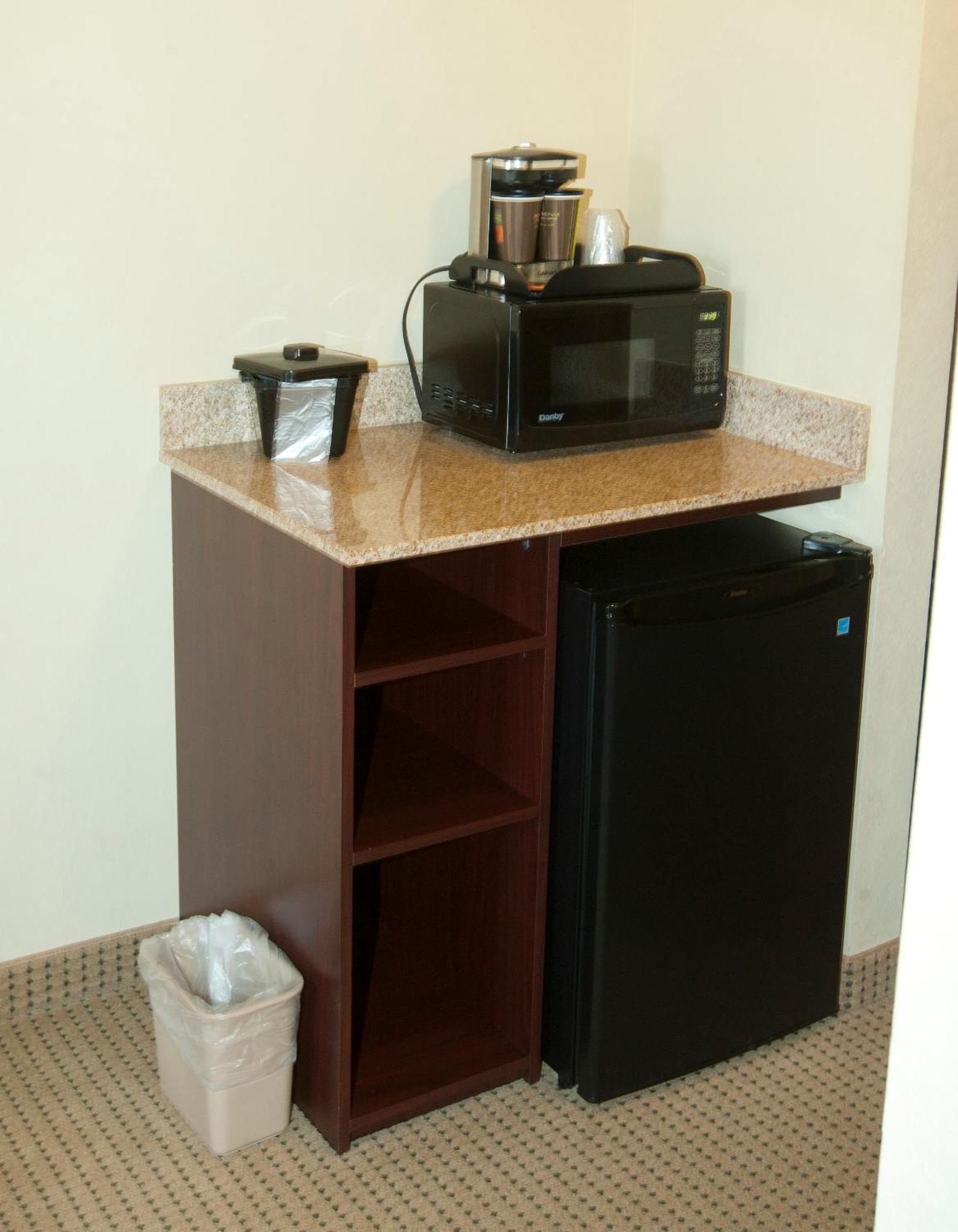 Cobblestone Inn & Suites - Langdon Habitación foto
